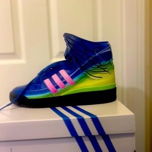 SOLD!!! Adidas men’s Jeremy Scott wings size 9.5